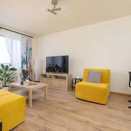 Comfortable With Balcony Remote Work Near A Nature Reserve By Renters Apartment Katowice