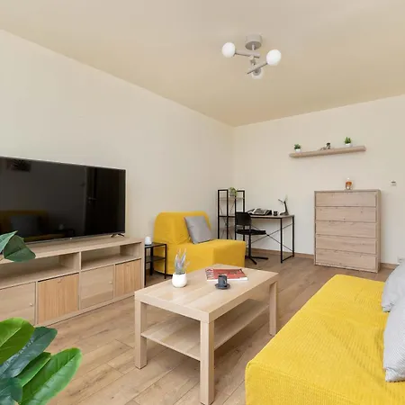 Comfortable With Balcony Remote Working Near A Nature Reserve By Renters 卡托维兹