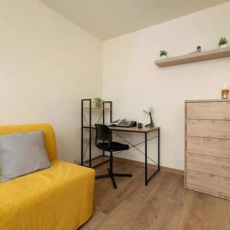 Comfortable With Balcony Remote Work Near A Nature Reserve By Renters Apartment *