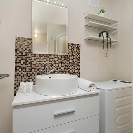 Comfortable With Balcony Remote Working Near A Nature Reserve By Renters 公寓 *